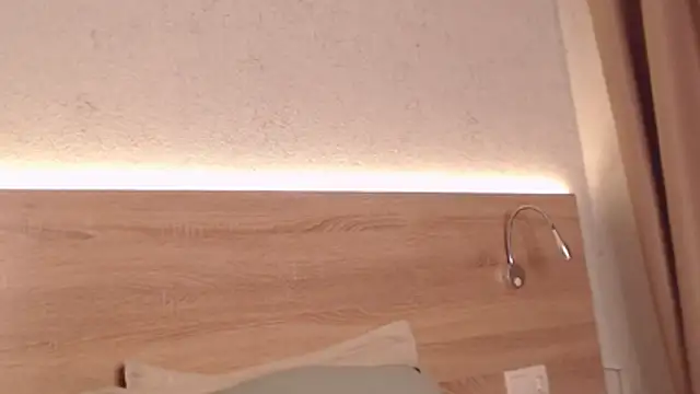 Snapshot of IvyAngel chatting on November 2025 04:09:02 PM IvyAngel online show from November 2025 04:09:02 PM