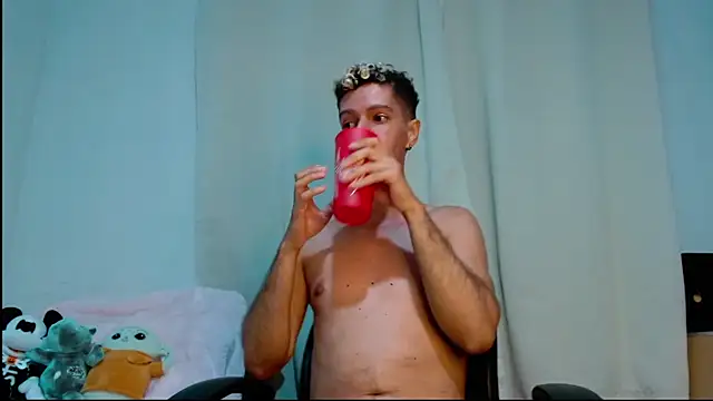 Snapshot of blondetwink chatting on February 2025 04:17:02 AM blondetwink online show from February 2025 04:17:02 AM