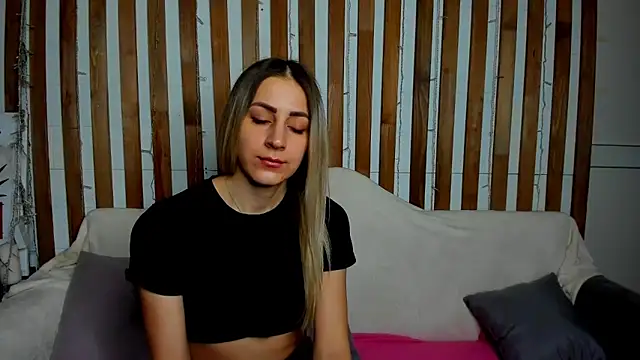 Snapshot of Ellen_Ross chatting on February 2025 11:21:02 AM Ellen Ross online show from February 2025 11:21:02 AM