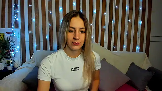 Snapshot of Ellen_Ross chatting on March 2025 04:17:02 AM Ellen Ross online show from March 2025 04:17:02 AM