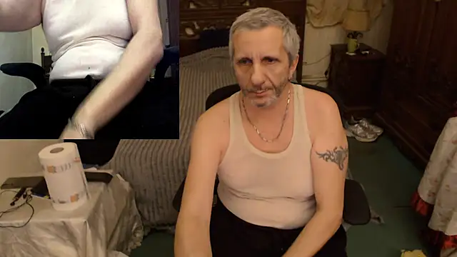 maxdaddy690 online show from November 2025 10:45:02 PM