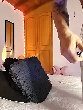 Snapshot of morenosiam chatting on December 2025 01:55:02 AM morenosiam online show from December 2025 01:55:02 AM