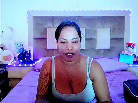 Snapshot of indiantopaz694u chatting on April 2026 04:24:02 AM indiantopaz694u online show from April 2026 04:24:02 AM