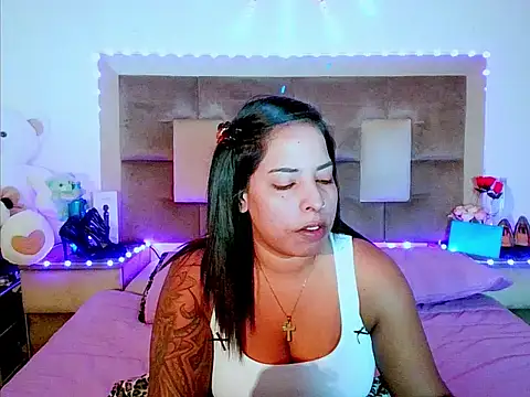 Snapshot of indiantopaz694u chatting on April 2026 04:28:02 AM indiantopaz694u online show from April 2026 04:28:02 AM