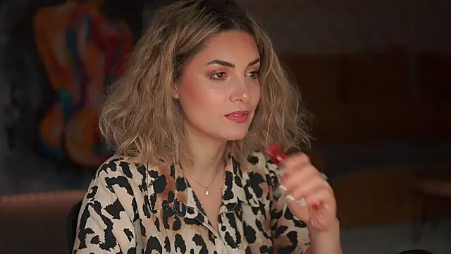 Snapshot of _Allie_ chatting on December 2025 11:03:02 AM Allie online show from December 2025 11:03:02 AM