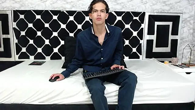 Snapshot of Maximoherrera_16 chatting on February 2025 03:47:02 AM Maximoherrera 16 online show from February 2025 03:47:02 AM