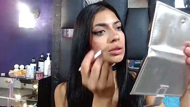 EMYCLARK01 online show from December 2025 07:32:01 PM