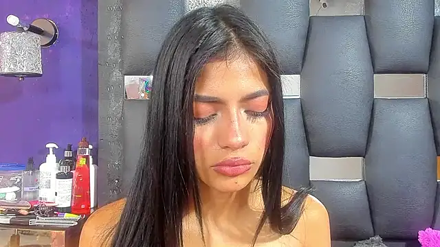 EMYCLARK01 online show from January 2026 04:06:01 AM