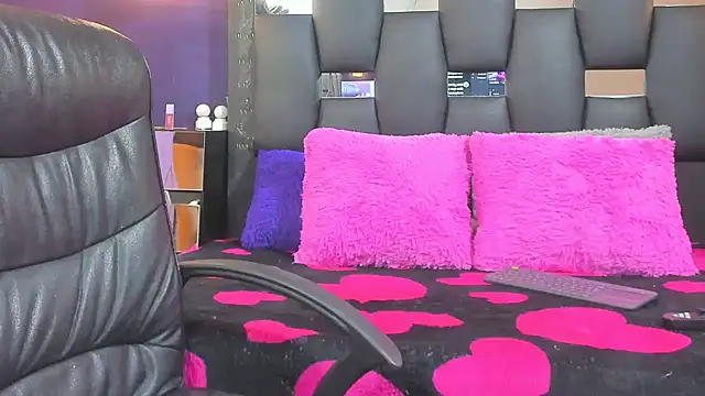 EMYCLARK01 online show from May 2026 05:23:02 AM