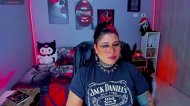 Veronika metal online show from November 2025 07:34:02 PM