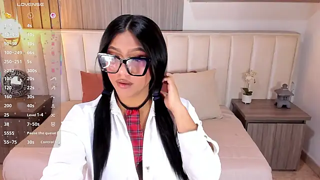 Snapshot of Nicoll_Evans_ chatting on October 2025 01:14:01 PM Nicoll Evans online show from October 2025 01:14:01 PM