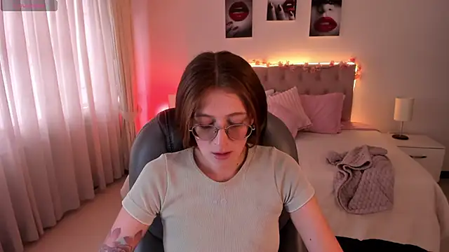 Snapshot of Emily_Warren_ chatting on October 2025 07:37:01 PM Emily Warren online show from October 2025 07:37:01 PM