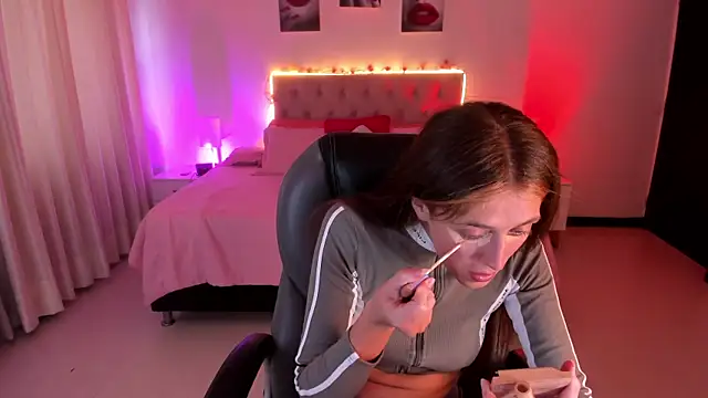 Snapshot of Emily_Warren_ chatting on December 2025 07:43:02 PM Emily Warren online show from December 2025 07:43:02 PM