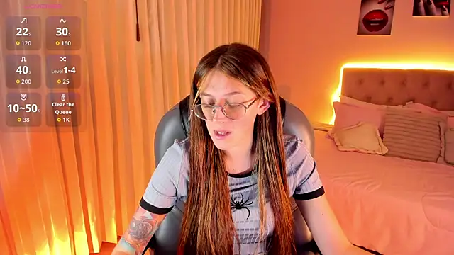 Emily Warren  online show from April 2026 08:17:01 PM