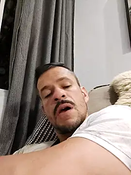 Snapshot of juniortche1313 chatting on October 2025 01:42:02 AM juniortche1313 online show from October 2025 01:42:02 AM