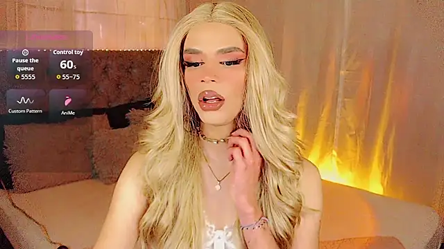 Dalila moan online show from October 2025 09:28:02 PM