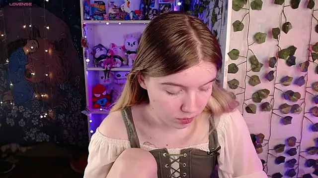 Strawberry juli online show from March 2025 02:15:01 AM