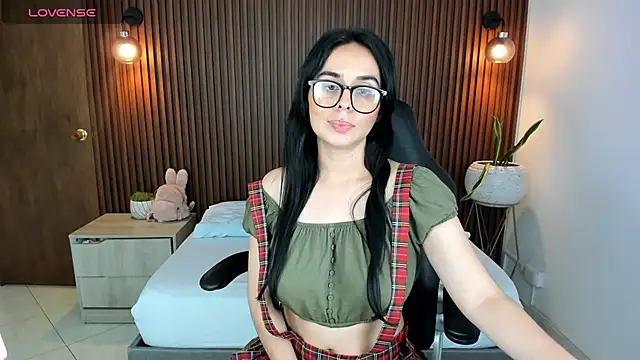 zakia23  online show from March 2025 10:22:02 PM