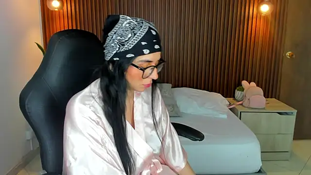 zakia23  online show from March 2025 07:17:01 PM