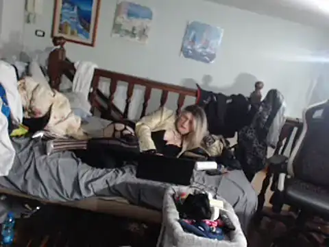 Snapshot of emmex671 chatting on March 2025 08:21:01 PM emmex671 online show from March 2025 08:21:01 PM