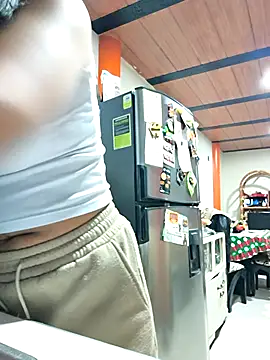 Snapshot of miaoconell chatting on December 2025 12:48:01 AM miaoconell online show from December 2025 12:48:01 AM