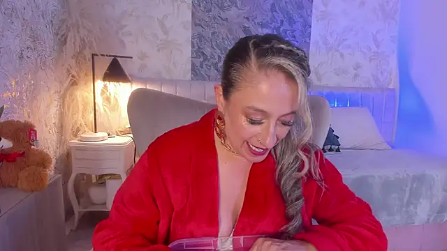 Liannaa  online show from November 2025 07:46:02 PM