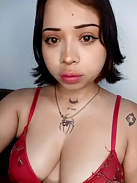 Snapshot of Akame_yumi chatting on November 2025 01:17:02 AM Akame yumi online show from November 2025 01:17:02 AM