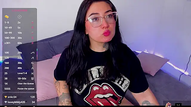 Snapshot of Curvybaddie99 chatting on January 2026 07:21:01 AM Curvybaddie99 online show from January 2026 07:21:01 AM