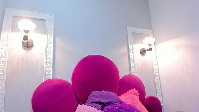 Bonniie 22 online show from October 2025 02:15:02 PM