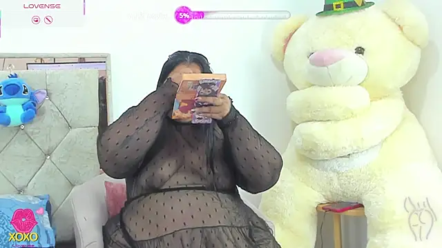 LunaaSweett online show from April 2026 08:37:01 PM