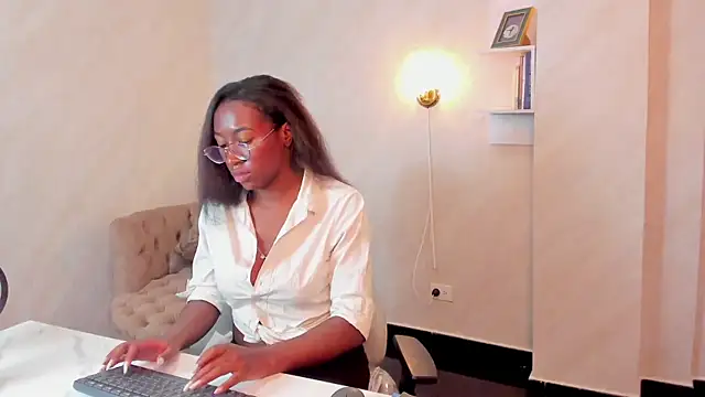 Qeen blackk online show from March 2025 03:49:02 PM