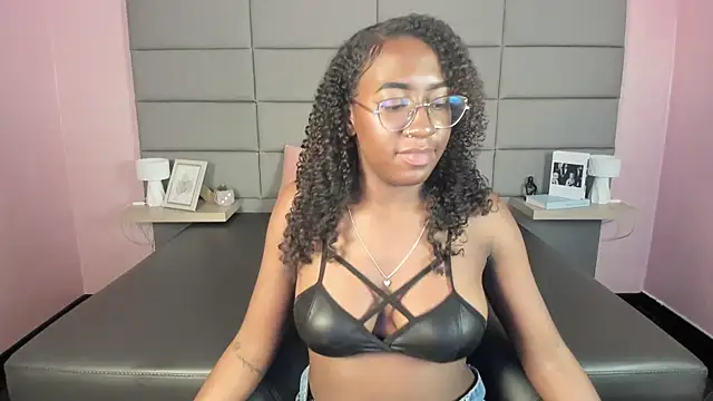 Snapshot of Qeen_blackk chatting on December 2025 11:02:01 PM Qeen blackk online show from December 2025 11:02:01 PM