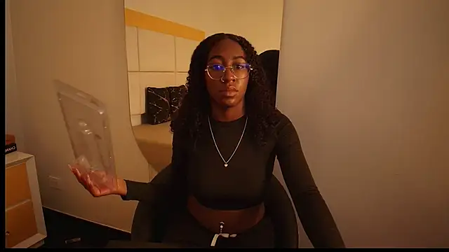 Snapshot of Qeen_blackk chatting on December 2025 09:31:02 PM Qeen blackk online show from December 2025 09:31:02 PM