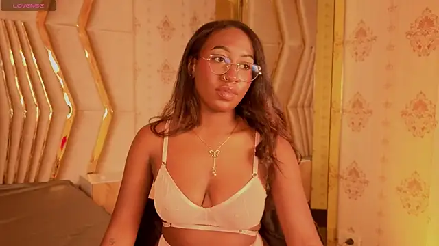 Snapshot of Qeen_blackk chatting on February 2026 11:52:01 PM Qeen blackk online show from February 2026 11:52:01 PM