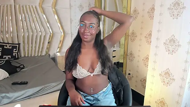 Snapshot of Qeen_blackk chatting on February 2026 08:36:01 PM Qeen blackk online show from February 2026 08:36:01 PM