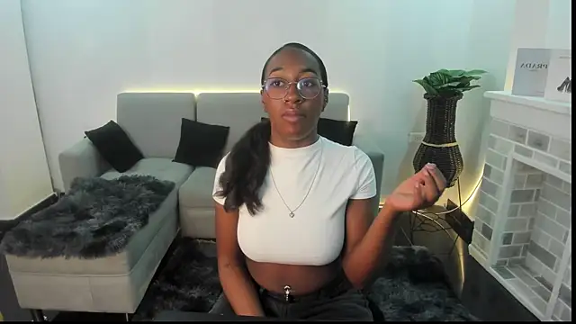 Snapshot of Qeen_blackk chatting on February 2026 08:38:02 PM Qeen blackk online show from February 2026 08:38:02 PM