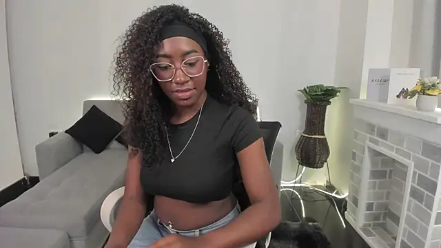 Snapshot of Qeen_blackk chatting on February 2026 08:53:02 PM Qeen blackk online show from February 2026 08:53:02 PM