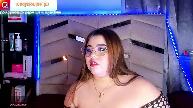 Snapshot of MadissonLee__ chatting on June 2026 10:23:01 PM MadissonLee online show from June 2026 10:23:01 PM