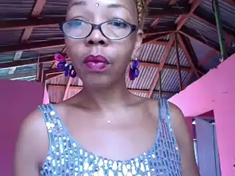 Ladyzee25 online show from December 2025 01:31:01 PM