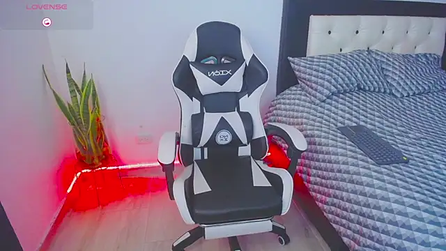 Snapshot of CarolinneFiotti chatting on October 2025 03:02:02 PM CarolinneFiotti online show from October 2025 03:02:02 PM