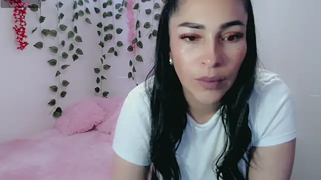 Snapshot of luna_lgomez_ chatting on March 2025 11:05:01 AM luna lgomez online show from March 2025 11:05:01 AM