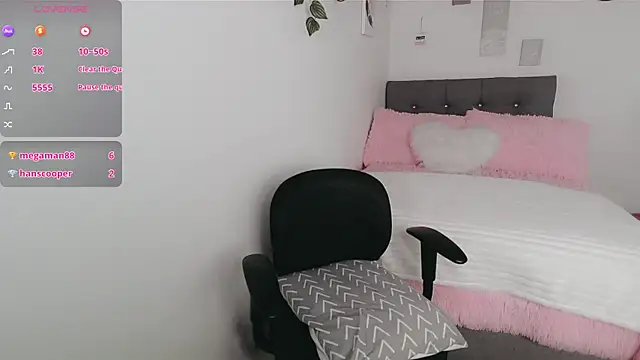 luna lgomez  online show from December 2025 01:39:02 PM