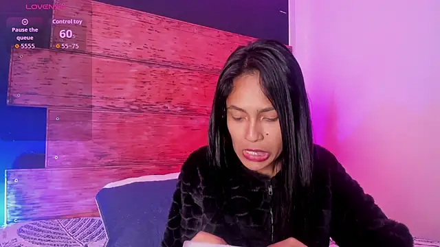 Fernanda liie  online show from June 2026 01:03:01 PM