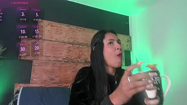 Fernanda liie  online show from June 2026 12:37:01 PM