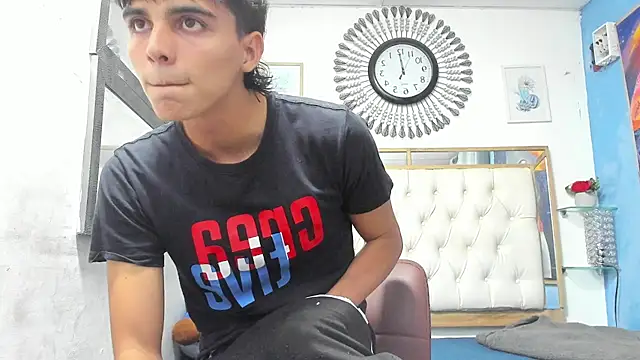 Snapshot of heiker_ chatting on March 2025 02:30:02 AM heiker online show from March 2025 02:30:02 AM