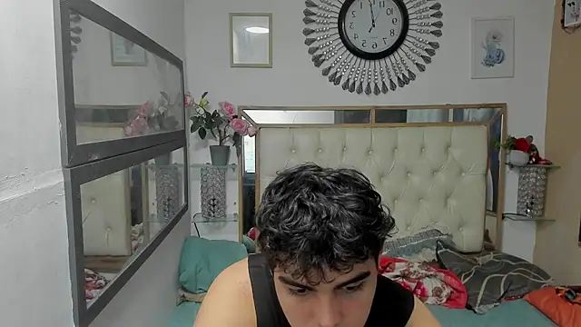 heiker  online show from October 2025 03:18:02 AM