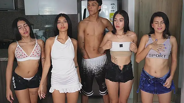 Snapshot of Petiteess chatting on March 2025 02:27:01 AM Petiteess online show from March 2025 02:27:01 AM