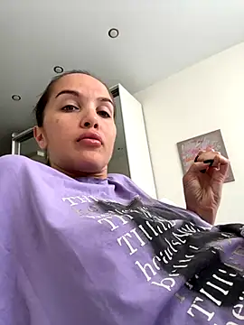 Snapshot of Beverly_Hilll chatting on September 2025 02:05:02 PM Beverly Hilll online show from September 2025 02:05:02 PM