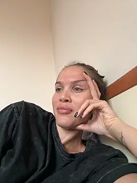 Snapshot of Beverly_Hilll chatting on October 2025 12:46:01 PM Beverly Hilll online show from October 2025 12:46:01 PM