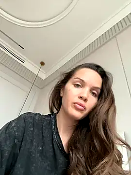 Snapshot of Beverly_Hilll chatting on October 2025 12:11:01 PM Beverly Hilll online show from October 2025 12:11:01 PM